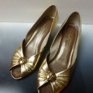 norman kaplan gold wedge open toe slide sa…
